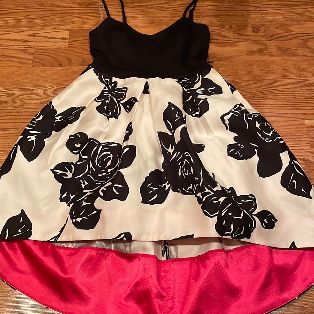 Junior Girls formal black/ white/ pink spaghetti strap dress size 9/10